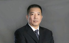 他被誉为中国乔丹，如今和医生妻子定居南京，已是江苏篮协大佬