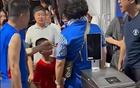 申花球迷围堵、辱骂“武磊小球迷”事件！武磊找人，韩乔生公开批评，足协暂未发布声明
